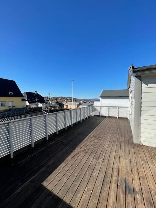 Lovely 2 Bedroom Apartmen With Free Parking Bergen Exterior photo