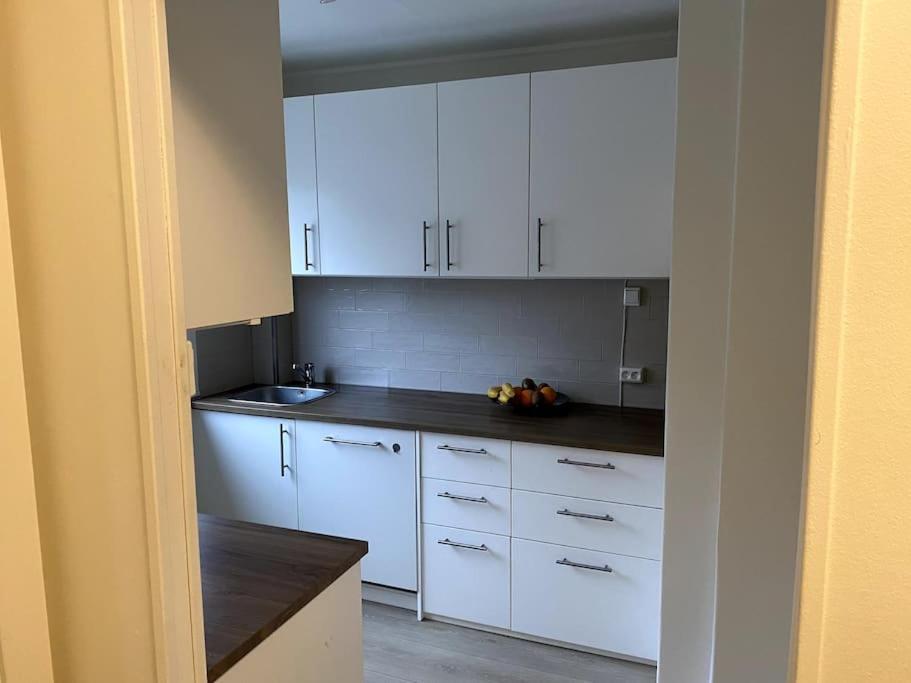 Lovely 2 Bedroom Apartmen With Free Parking Bergen Exterior photo