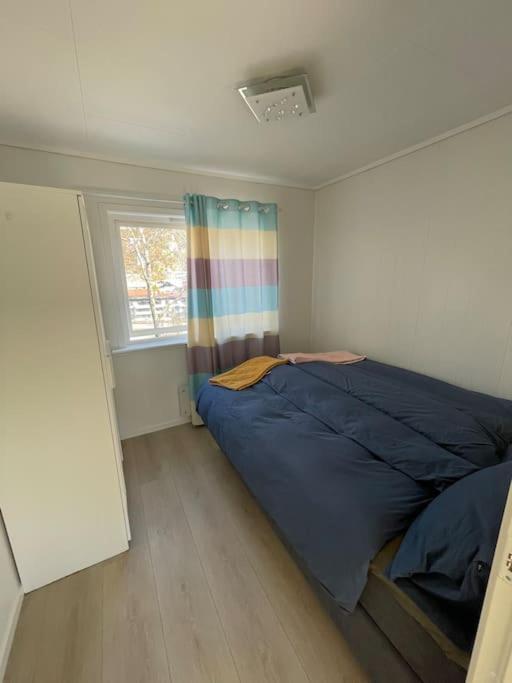 Lovely 2 Bedroom Apartmen With Free Parking Bergen Exterior photo