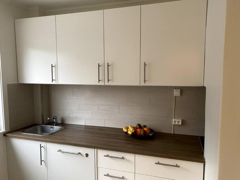 Lovely 2 Bedroom Apartmen With Free Parking Bergen Exterior photo