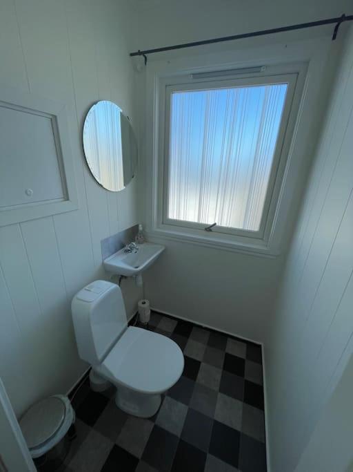 Lovely 2 Bedroom Apartmen With Free Parking Bergen Exterior photo